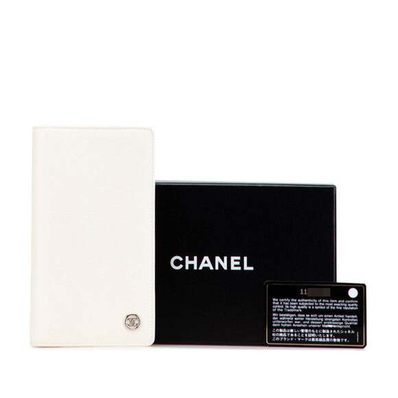 CHANEL White Leather Logo Wallet